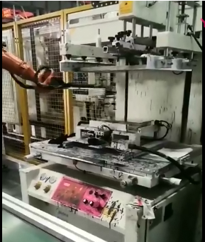 億寶萊絲印機用于美的冰箱儲物盒全自動印刷 機械手自動上下料